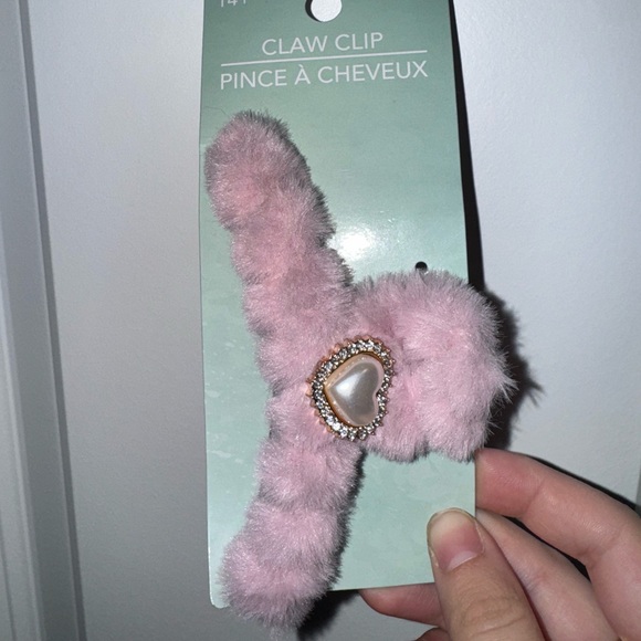 Elegant Pink Fur Hair Clip with Heart Accent - Picture 2 of 3